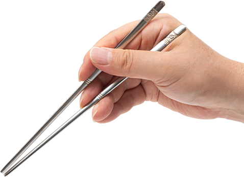 韓国料理を持つ手